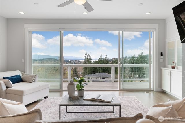 1225 34th St, Bellingham, WA 98229