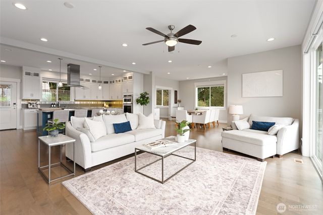 1225 34th St, Bellingham, WA 98229