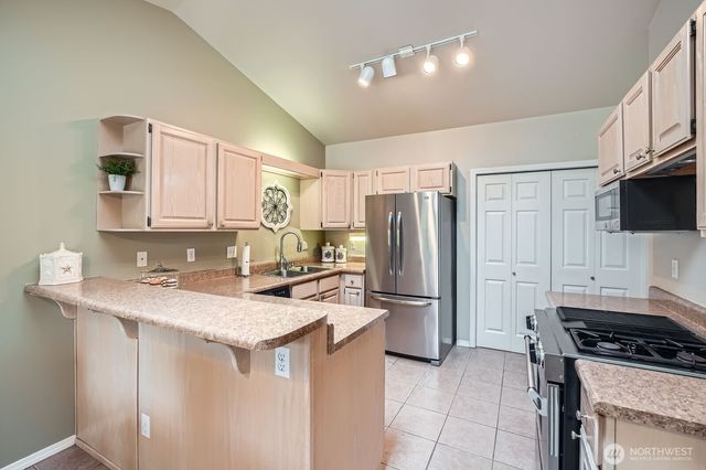 14 Lakewood Oaks Drive SW, Lakewood, WA 98499