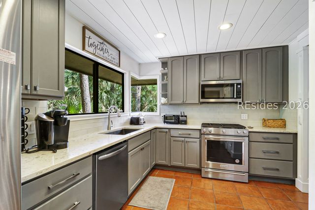 43 Woodbine Pl, Hilton Head Island, SC 29928