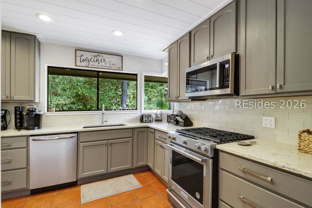 43 Woodbine Pl, Hilton Head Island, SC 29928