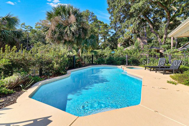 43 Woodbine Pl, Hilton Head Island, SC 29928