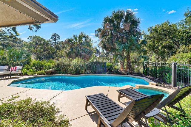 43 Woodbine Pl, Hilton Head Island, SC 29928