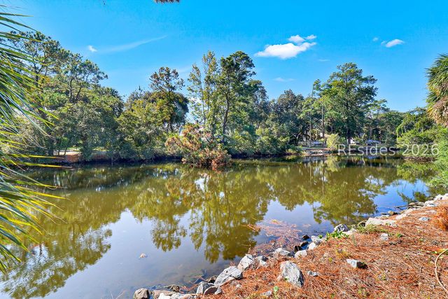 43 Woodbine Pl, Hilton Head Island, SC 29928