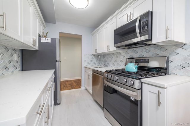 250 W Merrick Road 1E, Freeport, NY 11520