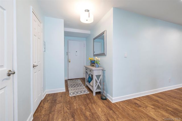 250 W Merrick Road 1E, Freeport, NY 11520