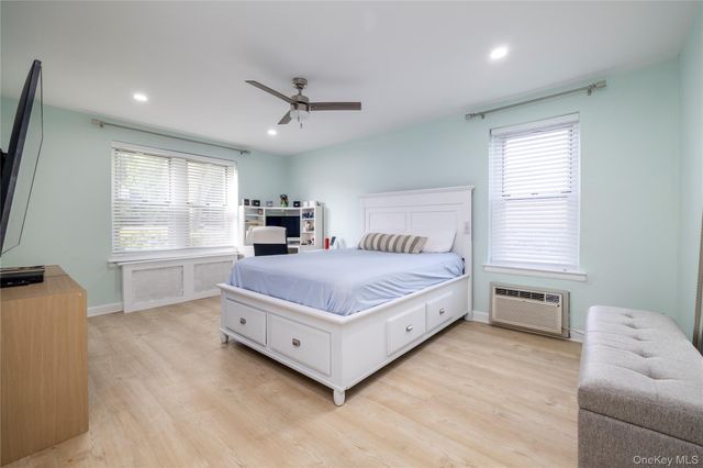 250 W Merrick Road 1E, Freeport, NY 11520