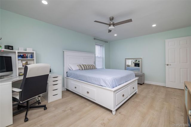 250 W Merrick Road 1E, Freeport, NY 11520