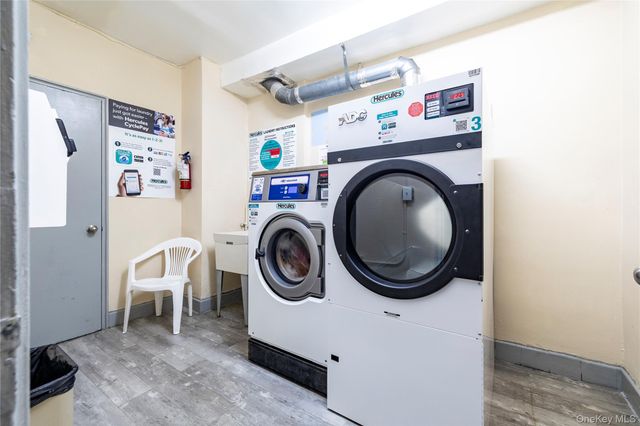 250 W Merrick Road 1E, Freeport, NY 11520