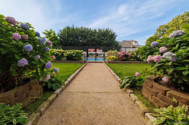 250 W Merrick Road 1E, Freeport, NY 11520