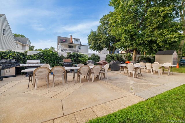 250 W Merrick Road 1E, Freeport, NY 11520