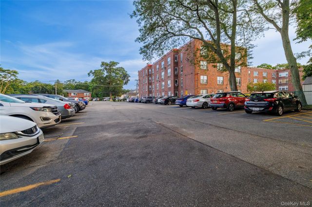 250 W Merrick Road 1E, Freeport, NY 11520