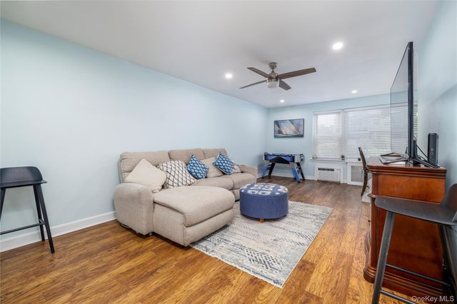 250 W Merrick Road 1E, Freeport, NY 11520