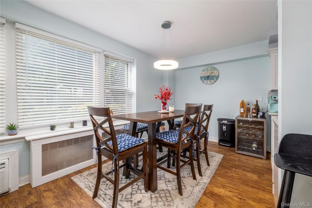 250 W Merrick Road 1E, Freeport, NY 11520