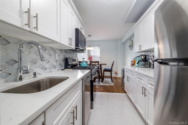 250 W Merrick Road 1E, Freeport, NY 11520