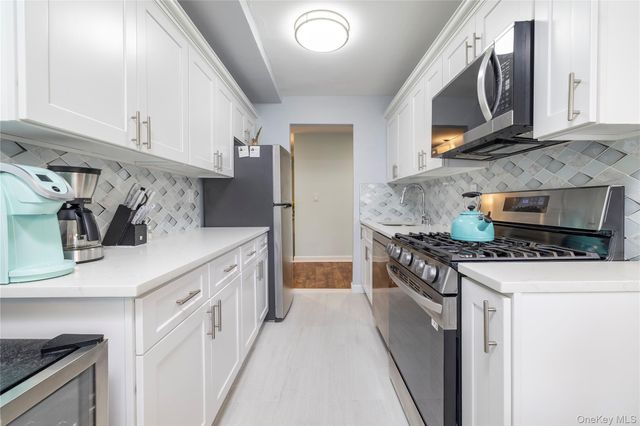 250 W Merrick Road 1E, Freeport, NY 11520