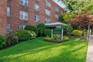 250 W Merrick Road 1E, Freeport, NY 11520