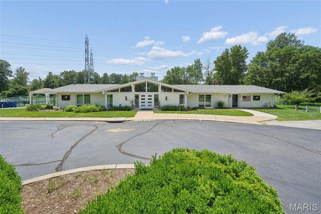 1529 Cerulean Drive, St Louis, MO 63146