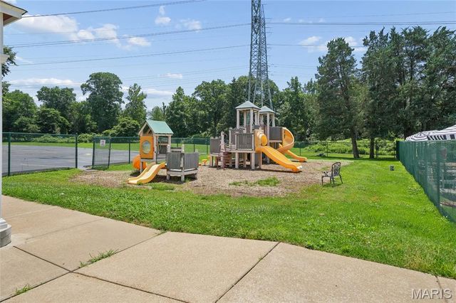 1529 Cerulean Drive, St Louis, MO 63146