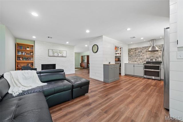 1529 Cerulean Drive, St Louis, MO 63146