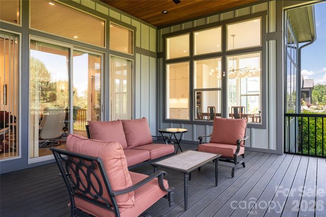 769 Daniel Circle Drive, Mills River, NC 28759