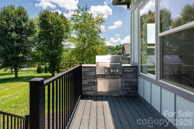 769 Daniel Circle Drive, Mills River, NC 28759