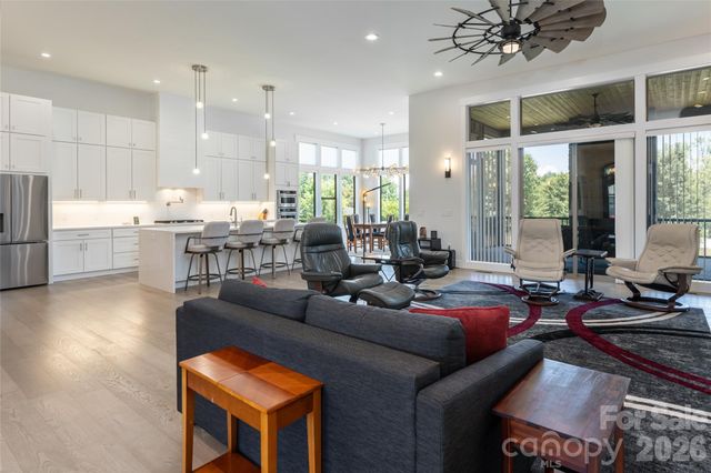 769 Daniel Circle Drive, Mills River, NC 28759