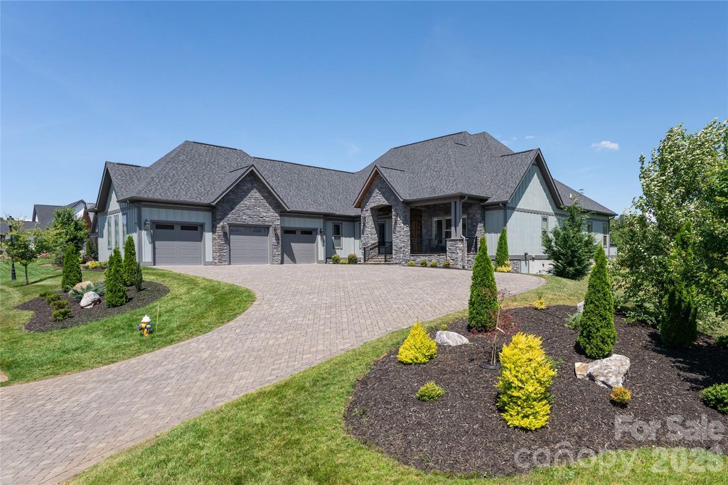 769 Daniel Circle Drive, Mills River, NC 28759
