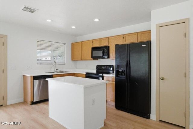 2901 W IRMA Lane, Phoenix, AZ 85027