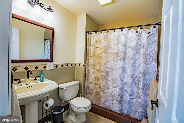 333 OAKLAND AVE, Pleasantville, NJ 08232
