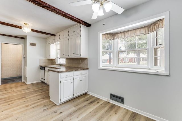 604 N Saint James Pl, Wichita, KS 67206