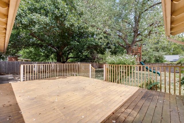 604 N Saint James Pl, Wichita, KS 67206