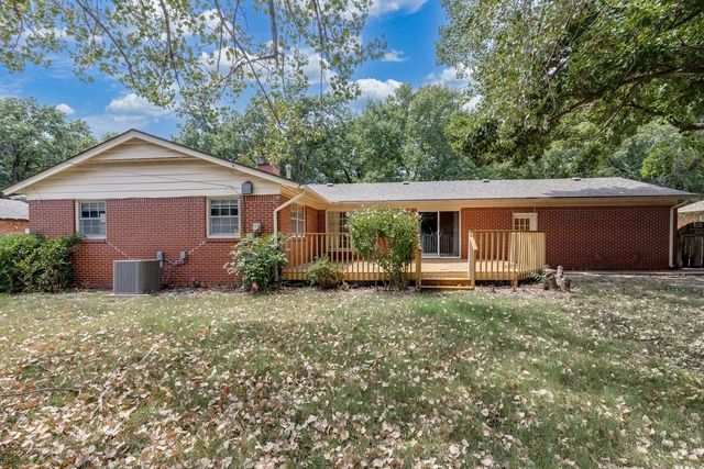 604 N Saint James Pl, Wichita, KS 67206