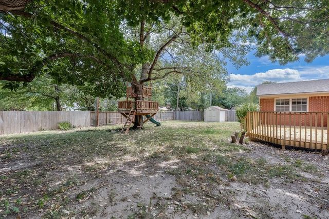 604 N Saint James Pl, Wichita, KS 67206