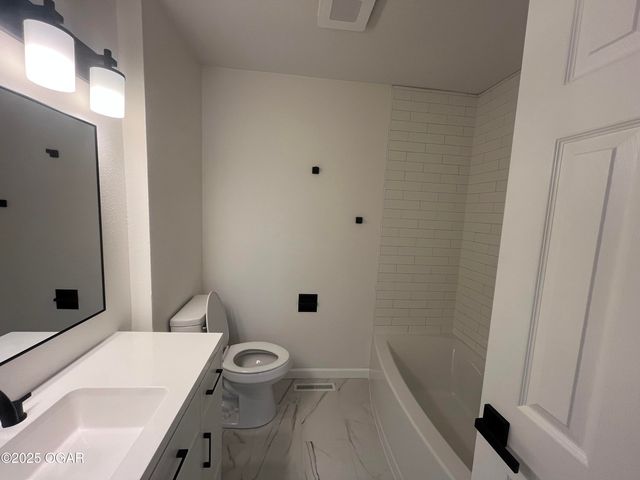 2305 E 24th Street, Joplin, MO 64804