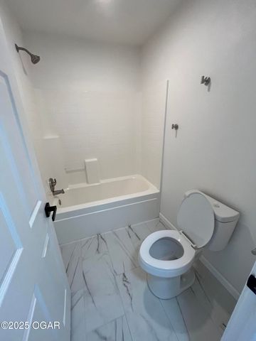 2305 E 24th Street, Joplin, MO 64804