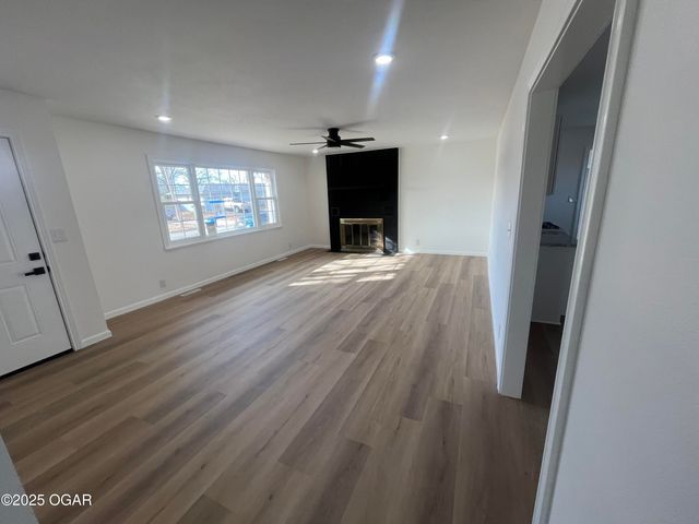 2305 E 24th Street, Joplin, MO 64804