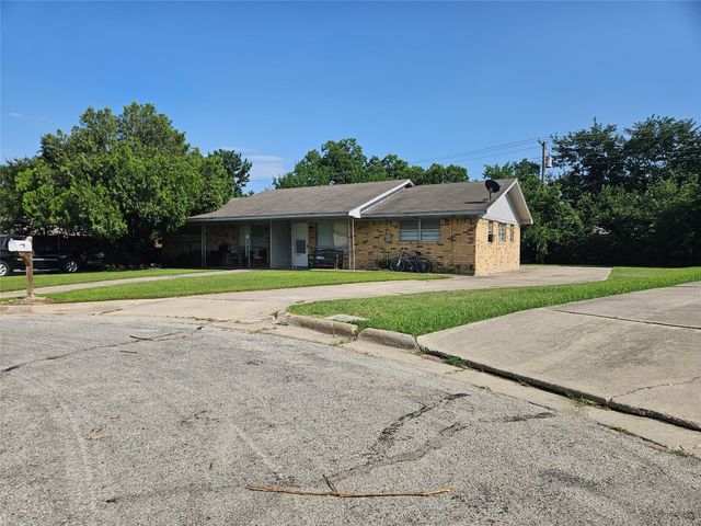1902 Maplewood Court 1904, Gainesville, TX 76240