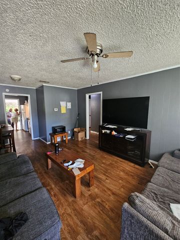 1902 Maplewood Court 1904, Gainesville, TX 76240