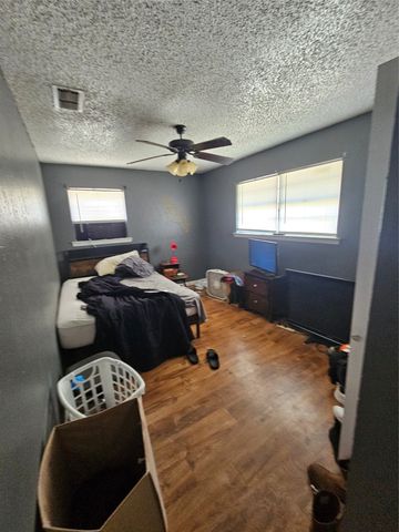 1902 Maplewood Court 1904, Gainesville, TX 76240