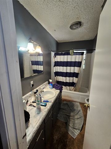 1902 Maplewood Court 1904, Gainesville, TX 76240
