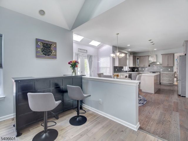 37 Lazarus Dr, Roxbury Twp., NJ 07852