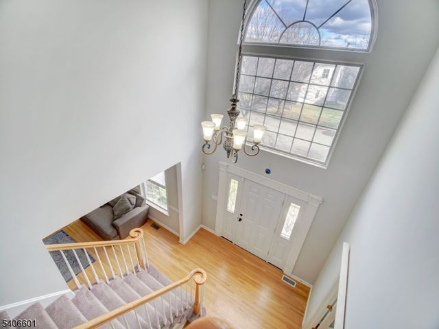 37 Lazarus Dr, Roxbury Twp., NJ 07852