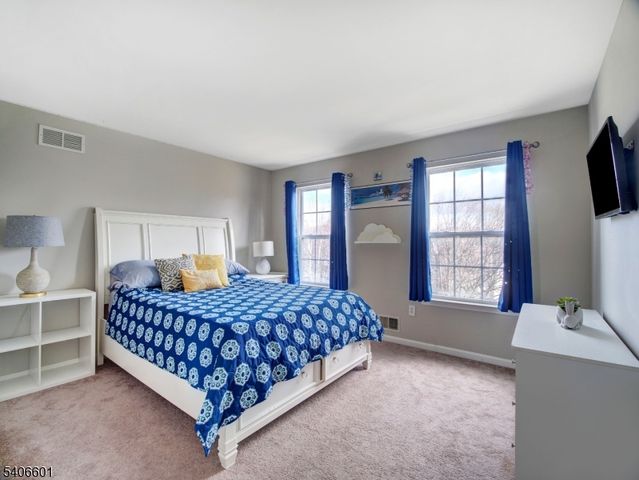 37 Lazarus Dr, Roxbury Twp., NJ 07852