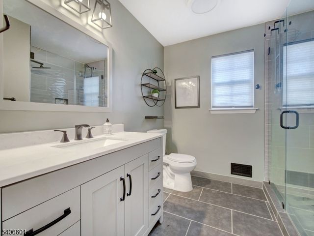 37 Lazarus Dr, Roxbury Twp., NJ 07852