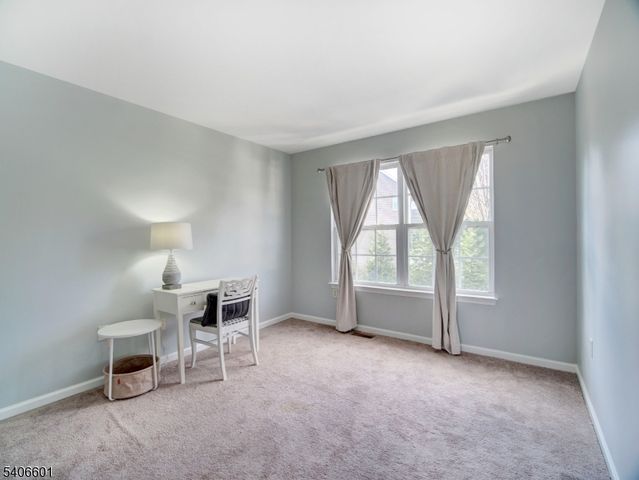 37 Lazarus Dr, Roxbury Twp., NJ 07852