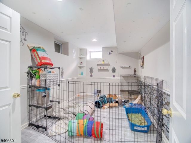 37 Lazarus Dr, Roxbury Twp., NJ 07852