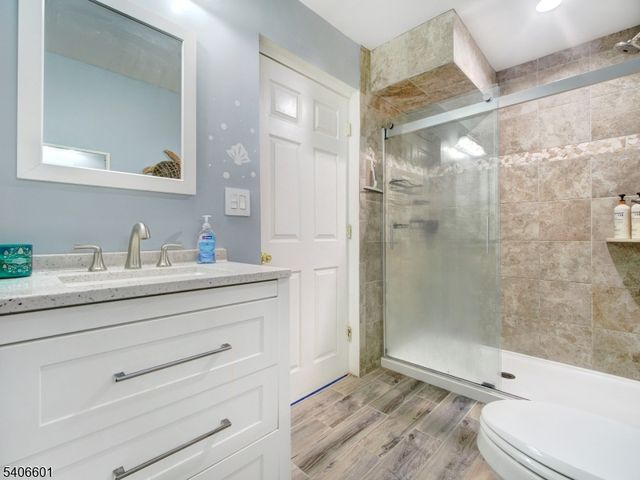 37 Lazarus Dr, Roxbury Twp., NJ 07852