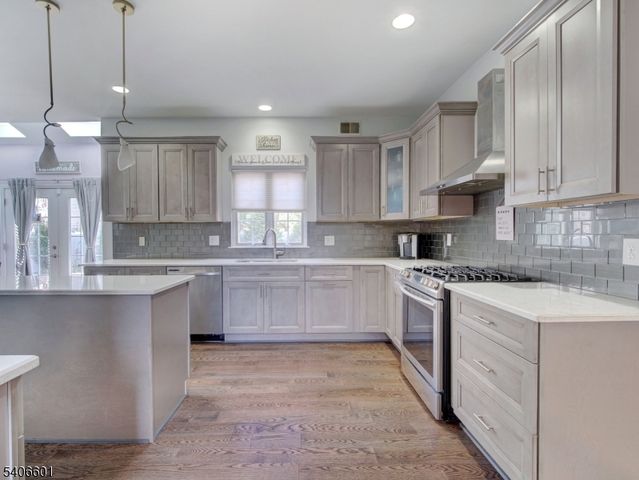 37 Lazarus Dr, Roxbury Twp., NJ 07852