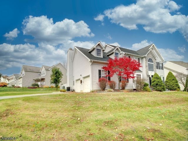 37 Lazarus Dr, Roxbury Twp., NJ 07852